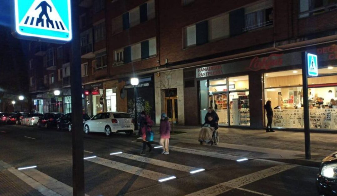 INGEM instala el primer paso de peatones inteligente en Vitoria